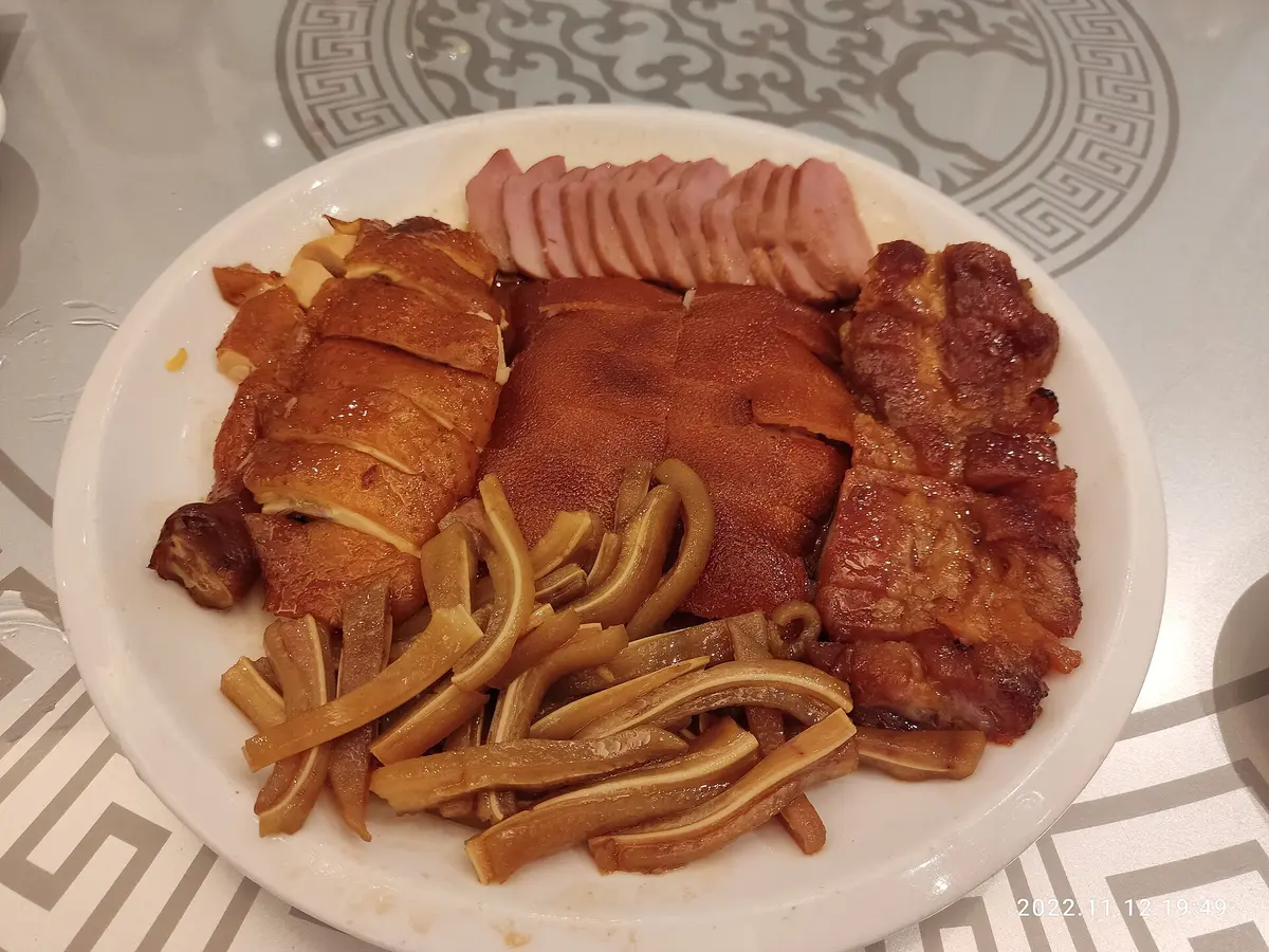 Bán hải sản tươi sống mang về